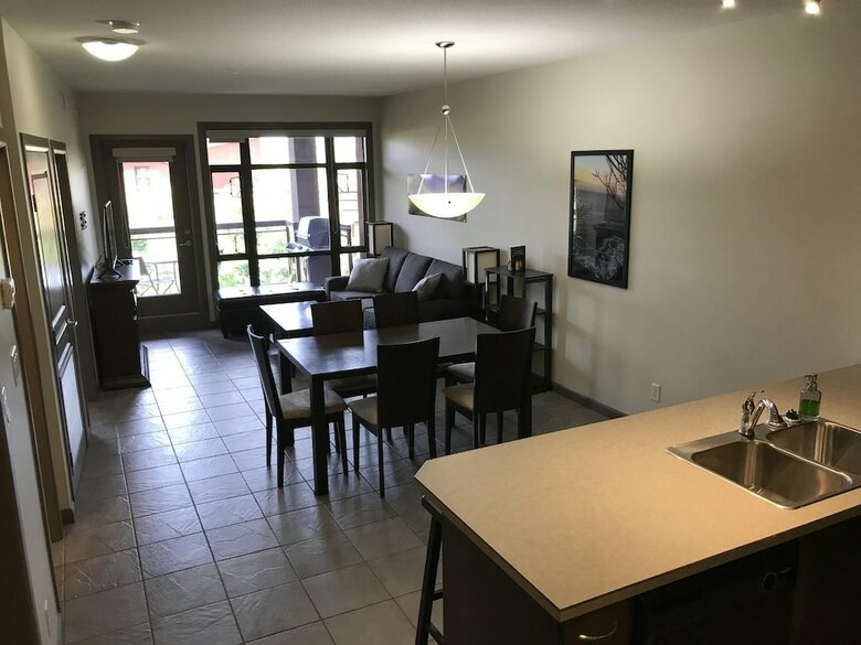 Upper Floor With Courtyard View #550