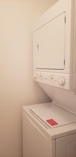 Apartamento Sleek Condo At Lake Ontario