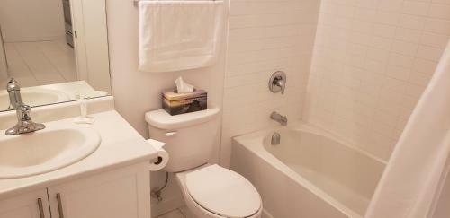 Apartamento Sleek Condo At Lake Ontario