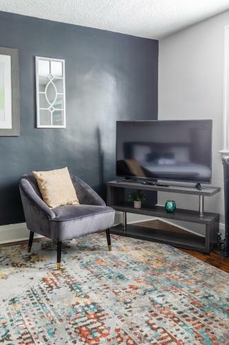 Upscale Studio - Boutique Apartment - Prime Walk Location!
