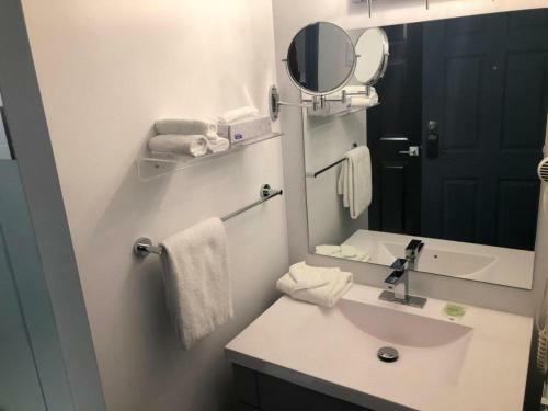 Hostal Room In Guest Room - Studiotel Luxe In Downtown Montreal