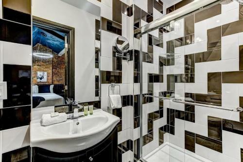 Hostal Room In Apartment - Studio Downton Musees District
