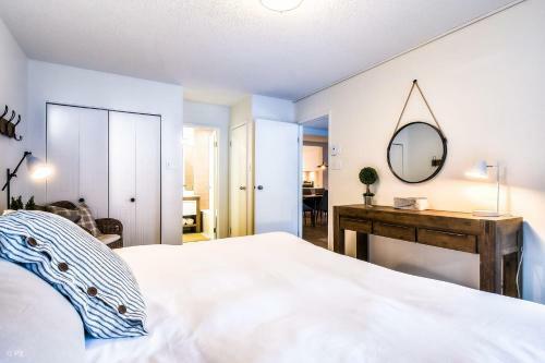 Chic Mt-tremblant Condo With View On The Lake