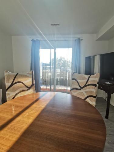 Hotel Walk To Niagara Falls / New / Spacious Apartment