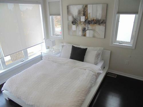Luxury White House In Oakville Free Ev Charging