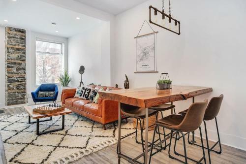 200 Year Old Heritage Home, Original Exposed Stone!