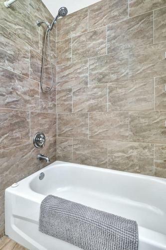 Beautifully Decorated, Bright And Sunny Bungalow