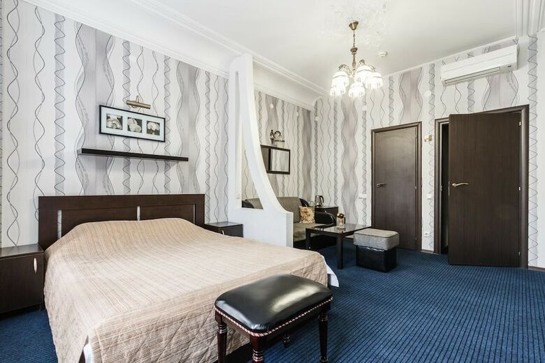 Alluria On Mytninskaya Hotel