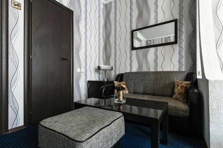 Alluria On Mytninskaya Hotel