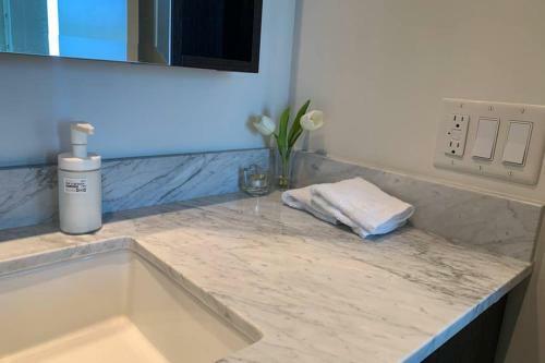 Apartamento Richmond Close Skytrain 2br By D&c