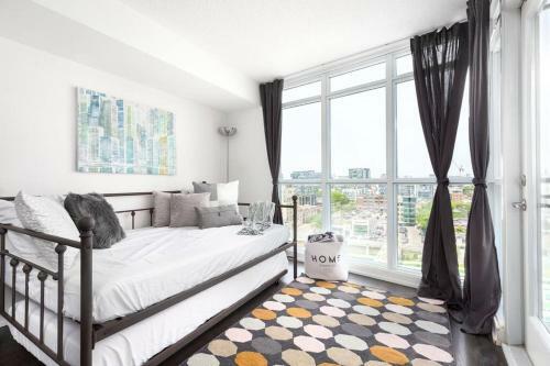 Modern Stylish 4 Bed Suite Cn Tower