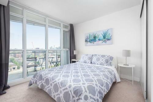 Modern Stylish 4 Bed Suite Cn Tower