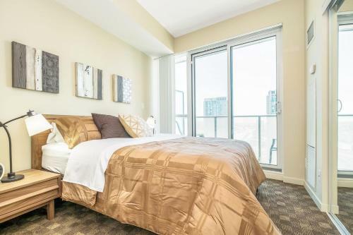 Pristine 2b 21st Flr Condo With Parking Near Cn Tower!