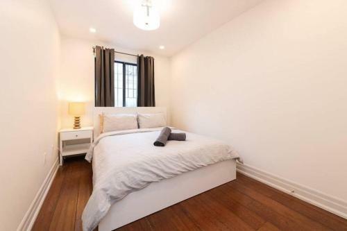 Designer Townhome Apartment In Queen West