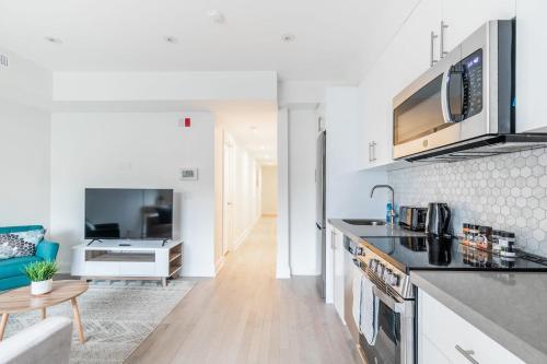 New - 3br Luxury Apartment - Near High Park!