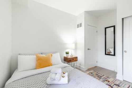 New - 3br Luxury Apartment - Near High Park!