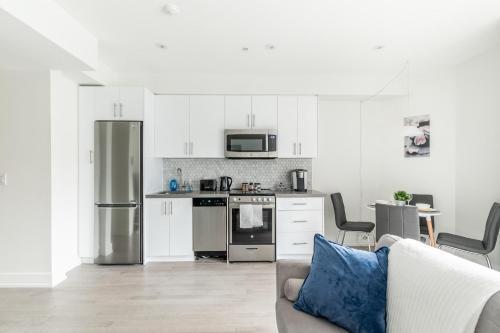 New - 3br Luxury Apartment - Near High Park!