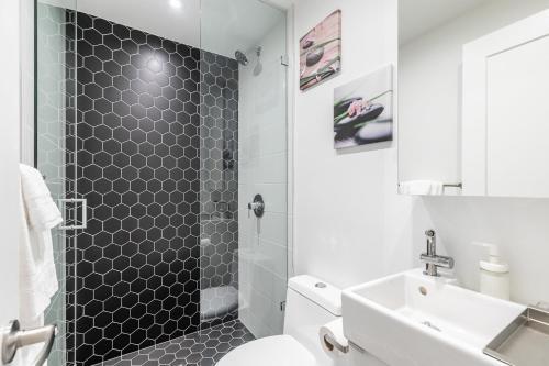 New - 3br Luxury Apartment - Near High Park!