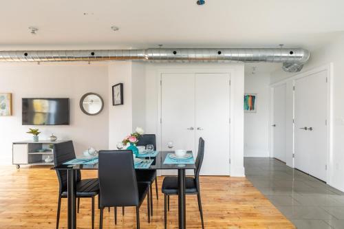 Apartamento Steps From Queen Street - Stylish And Upscale 2br Loft!
