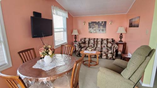 Hillside Cottage 1