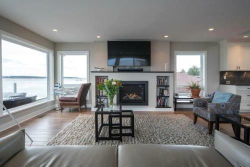 *10 Mile Point Stunning Oceanfront