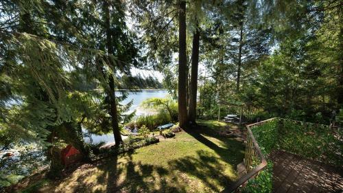 Willow Suite - Lakeside Retreat