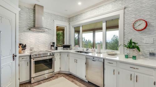 Kaliana Sanctuary With Stunning Views