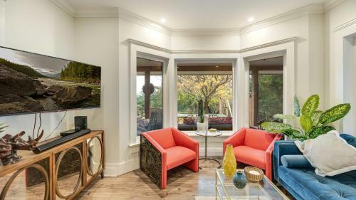 Kaliana Sanctuary With Stunning Views