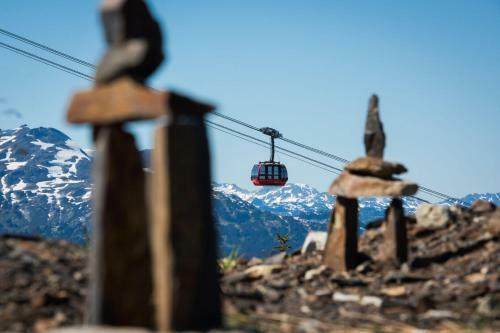 Modern Village Condo With Spectacular Mountain Views