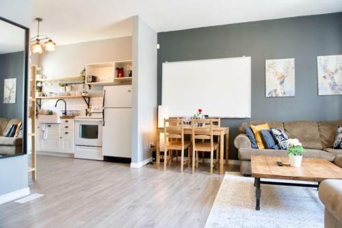 Cozy Home Broadway Great Location With Parking