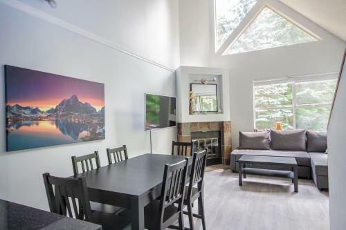 Great Location With Pool And Hot Tub By Harmony Whistler