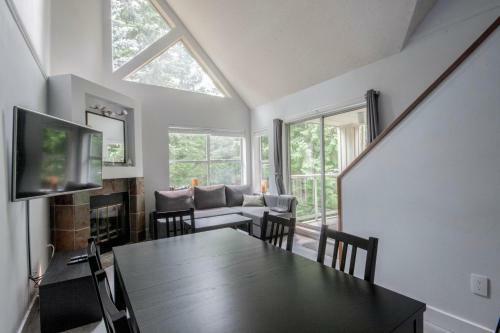 Great Location With Pool And Hot Tub By Harmony Whistler