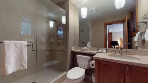 Spacious Chalet With Private Hot Tub By Harmony Whistler