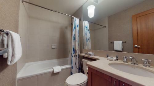 Spacious Chalet With Private Hot Tub By Harmony Whistler