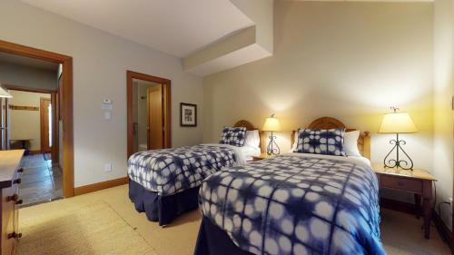 Spacious Chalet With Private Hot Tub By Harmony Whistler