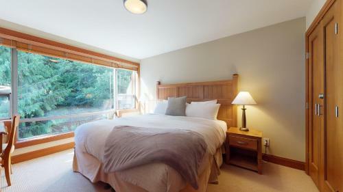 Spacious Chalet With Private Hot Tub By Harmony Whistler