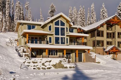 Peaks Retreat By Bear Country