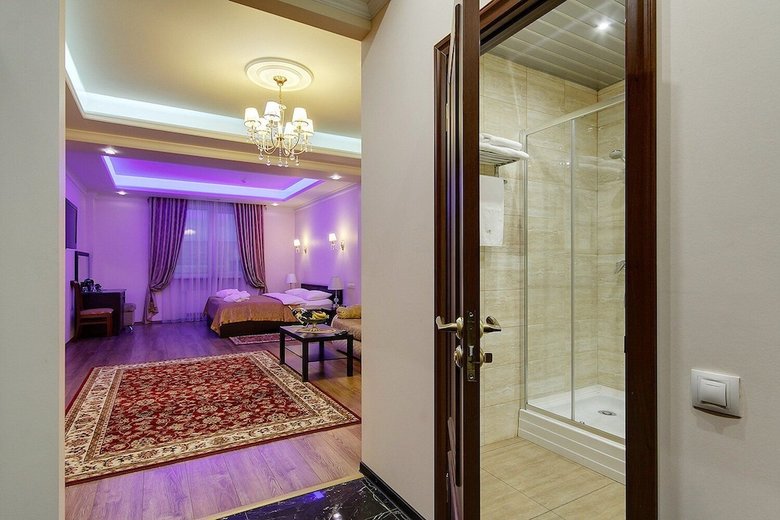 Men'k Kings Hotel