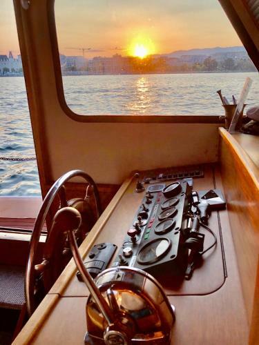 Homeboat-bateau H�tel