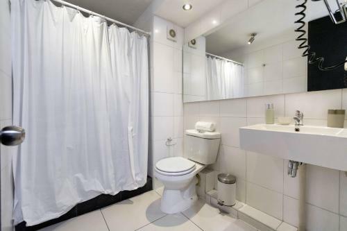 Apartamento Tribeca Super King Room - Studio With Parking, Pool, Wifi, AC