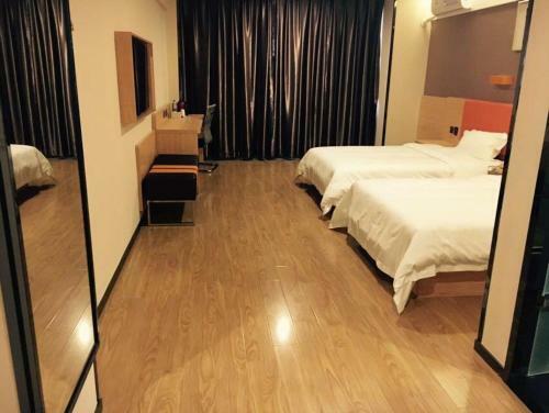 Hotel 7days Premium Chengdu East Railway Station Cade Square