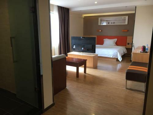 Hotel 7days Premium Chengdu East Railway Station Cade Square
