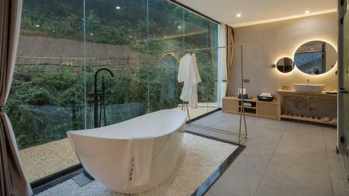 Hotel Z Plus Mountain Resort Inn