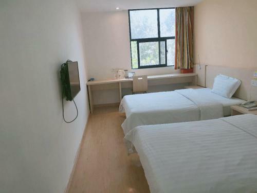 Hotel 7days Inn Huanggang Normal College