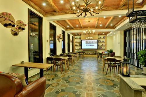 Qingyue Jingshe Hotel