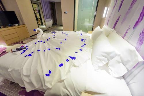 Lavande Hotel Haining Leather City Yintai Branch