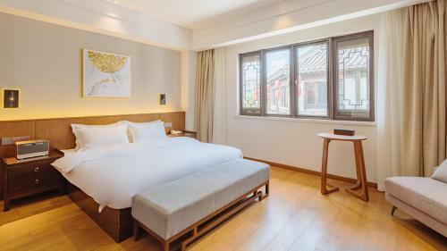 Floral Hotel Yungui Confucius Temple