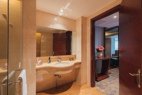 Zhenhe Hotel