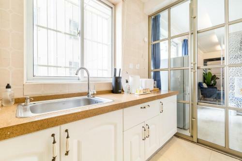 Hotel Qingdao Shinan�wusi Square�