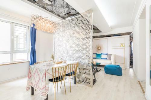 Hotel Qingdao Shinan�wusi Square�